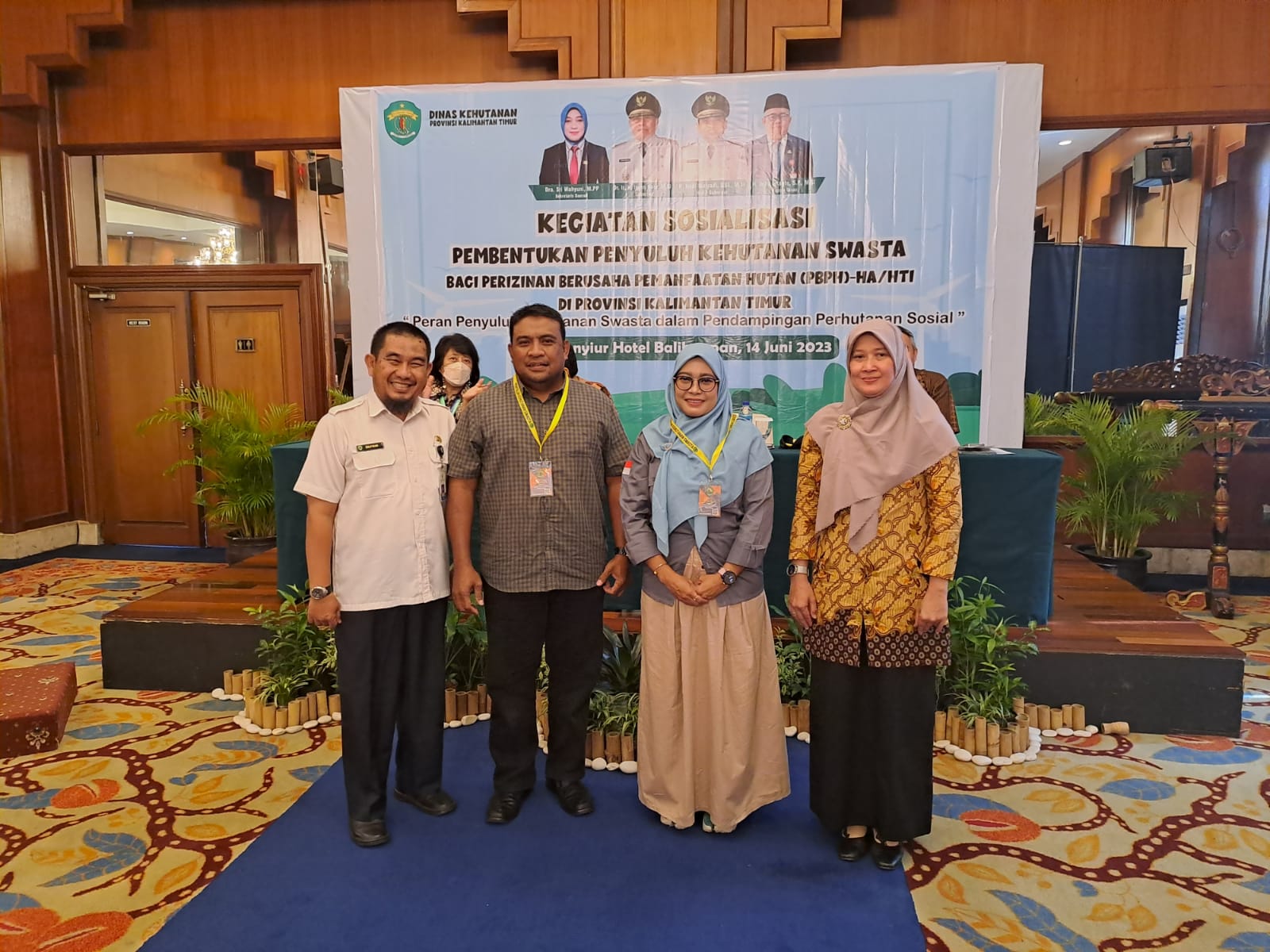 https://dishutkaltim.com/public/admin/images/gambar_berita/1686708608_Penyuluh 14.jpeg